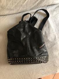 Zaino/borsa nero con borchie