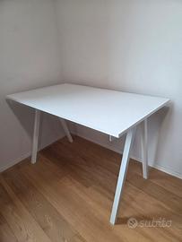 Scrivania moderna in buonissima condizione