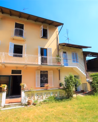 Casa grande con dependance