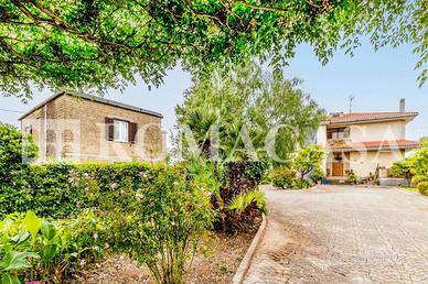 Villa di 359 m² con più di 5 locali e box auto dop