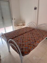 2letti singoli in ferro bianco