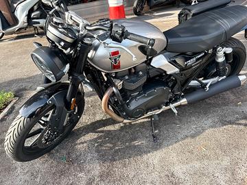 Triumph speed twin 900