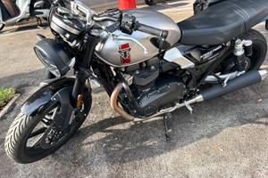 Triumph speed twin 900