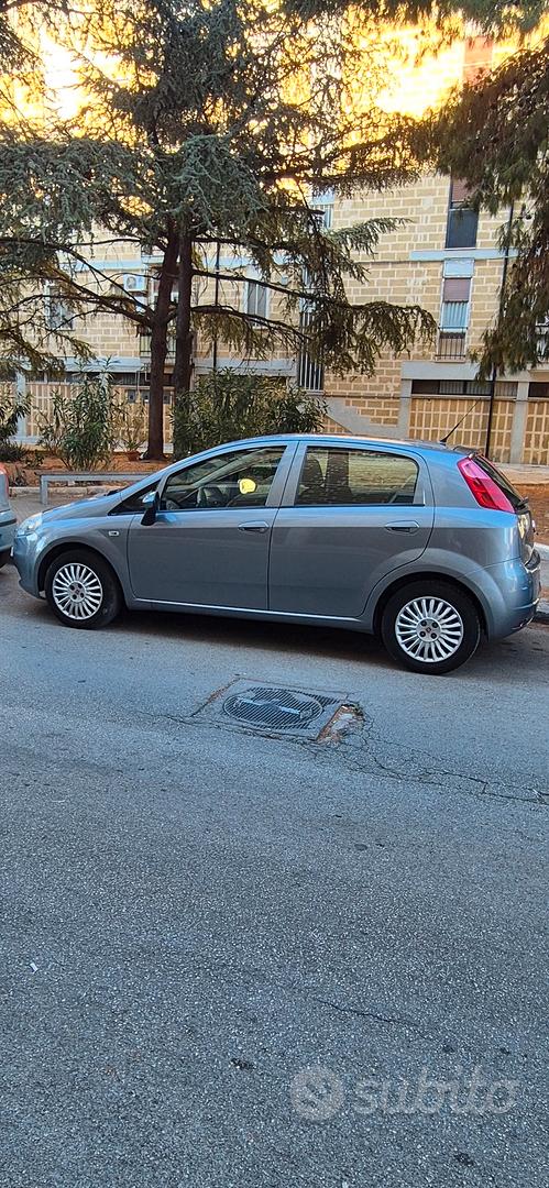 Fiat Punto 2011 photo 2