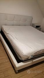 Struttura letto matrimoniale completa in ottime co