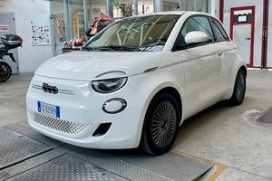 Fiat 500 500e Berlina 42 kWh Icon Autonomia 300 km