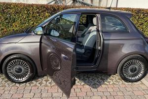 Fiat 500e Icon 42 kWh • 118 CV • Full LED • 37.500