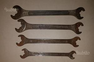 Trattori Peugeot 4 chiavi attrezzi anni 40-50