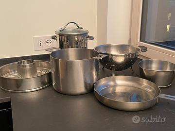 Batteria da cucina in acciaio inox