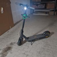 monopattino elettrico ninebot g30 max