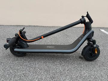 Monopattino NINEBOT E2 PLUS II +  CASCO