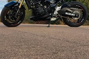 Suzuki GSR 750