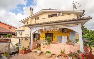 Villa Trifamiliare a Anguillara Sabazia 5 locali