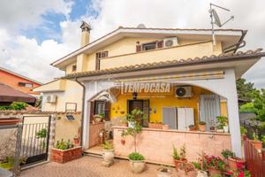 Villa Trifamiliare a Anguillara Sabazia 5 locali