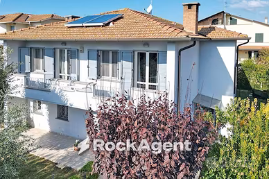 Villa di 150 m² con 5 locali e box auto doppio a C