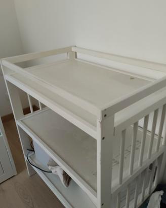 Lettino con sbarre più fasciatoio