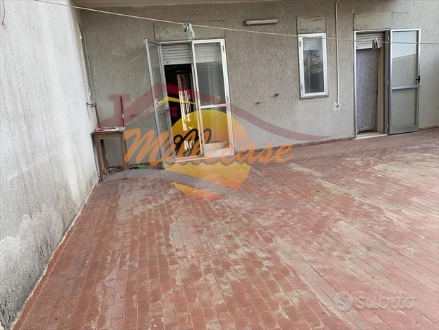 Appartamento con terrazzo in zona filisto