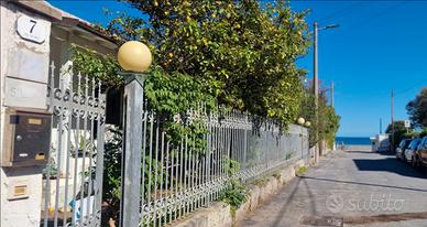 Villa fronte mare acceso diretto alla spiaggia