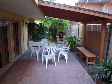 Piano terra con giardino e gazebo a Roseto
