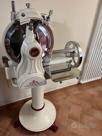 Affettatrice Noaw a volano con colonna