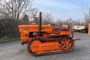 Trattrice cingolata FIAT modello 355 C con distrib