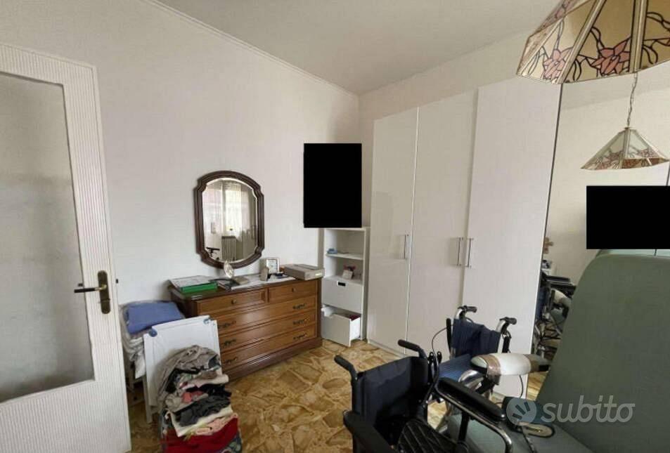 Immobile in asta di 86 m² con 3 locali e box auto - Altro