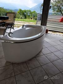 Vasca da bagno in vetroresina