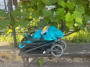 Passeggino compatto per aereo