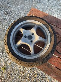 Ruota posteriore Aerox 50 con gomma michelin