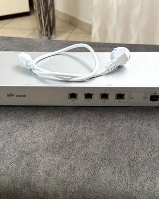 Ubiquiti USG4-PRO USG Firewall router modem usato