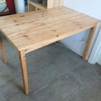 Tavolo in legno di pino