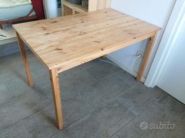 Tavolo in legno di pino