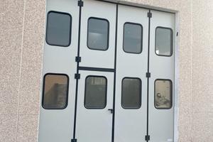 Capannone , uffici e bagni