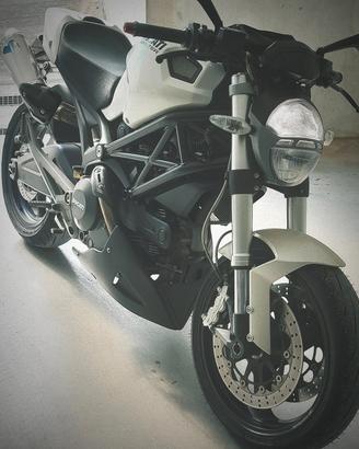 Ducati Monster 696