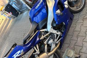 Yamaha YZF R1