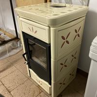 Stufa a legna La Nordica rivestita ceramica