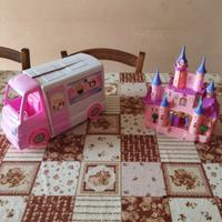 Camper delle bambole e castello principesse