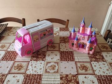 Camper delle bambole e castello principesse
