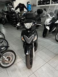Suzuki SIXteen 150