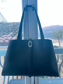 Borsa Coccinelle in pelle nera