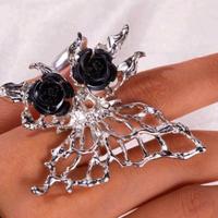 anello a farfalla con rosa nera
