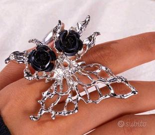 anello a farfalla con rosa nera