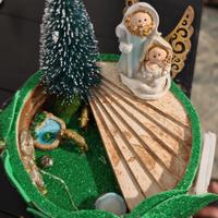 PRESEPE SU BASE CIRCOLARE IN GESSO CON SCALINATA