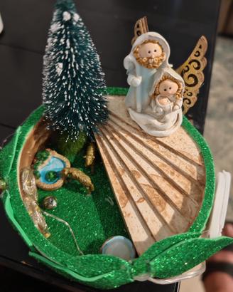 PRESEPE SU BASE CIRCOLARE IN GESSO CON SCALINATA