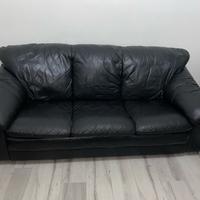 2 divani in pelle nera