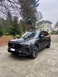 Volvo XC90 Plus Dark 7 posti –1260km pari al nuovo