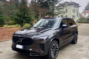 Volvo XC90 Plus Dark 7 posti –1260km pari al nuovo