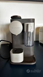 Macchina del caffè De Longhi Nespresso Lattissma