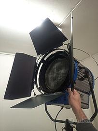 2 Grandi lampade cinematografiche fresnel