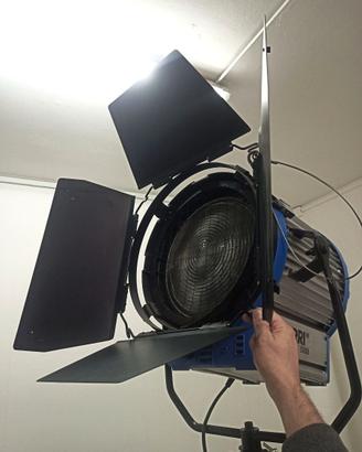2 Grandi lampade cinematografiche fresnel